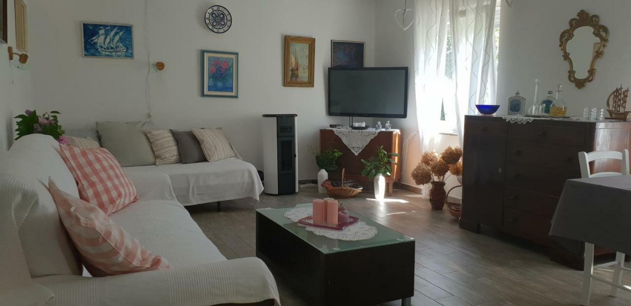 Holiday House Altea Banjole Esterno foto